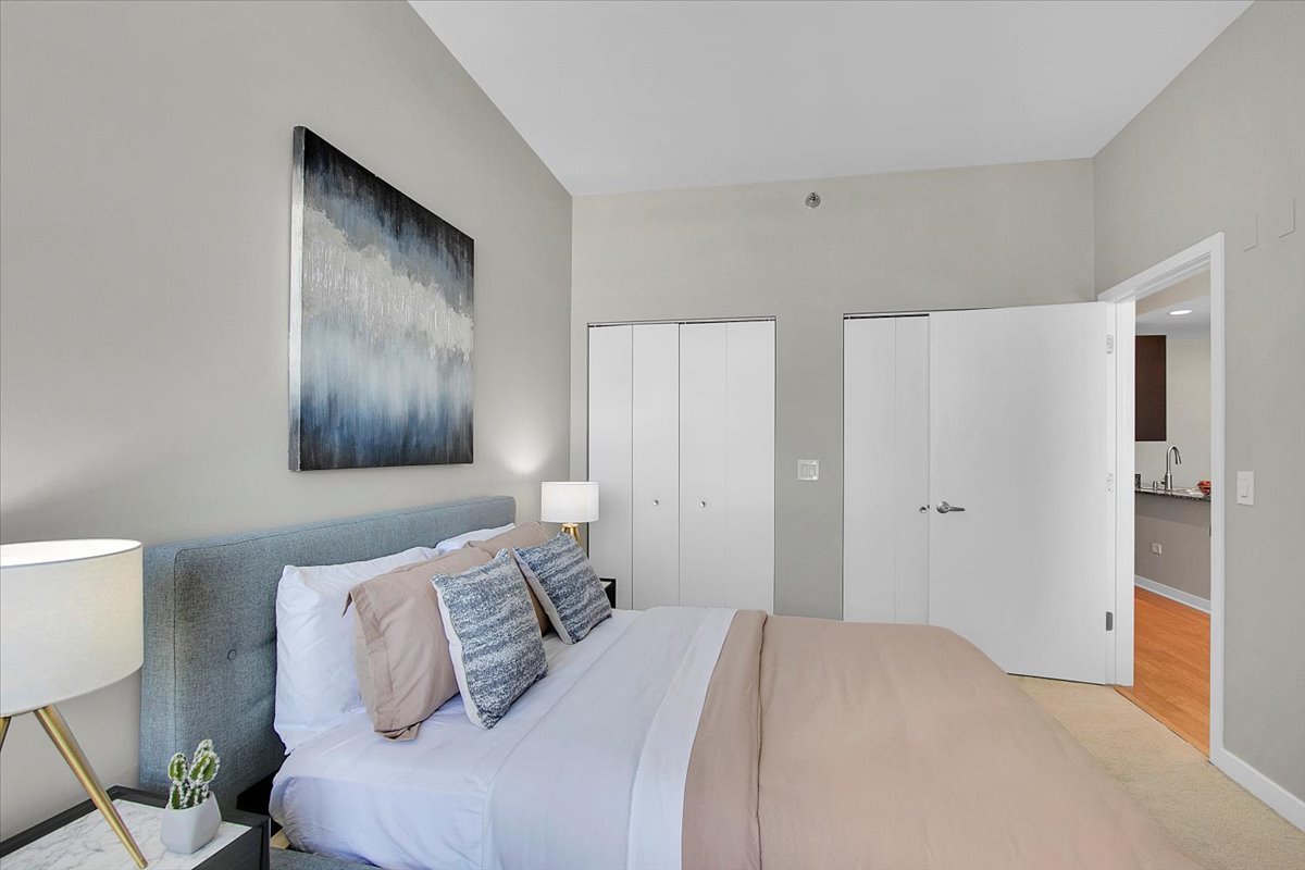 303 W Ohio Street Unit: 2009