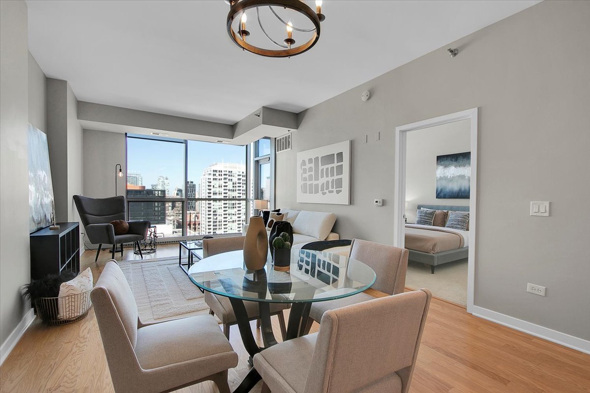 303 W Ohio Street Unit: 2009