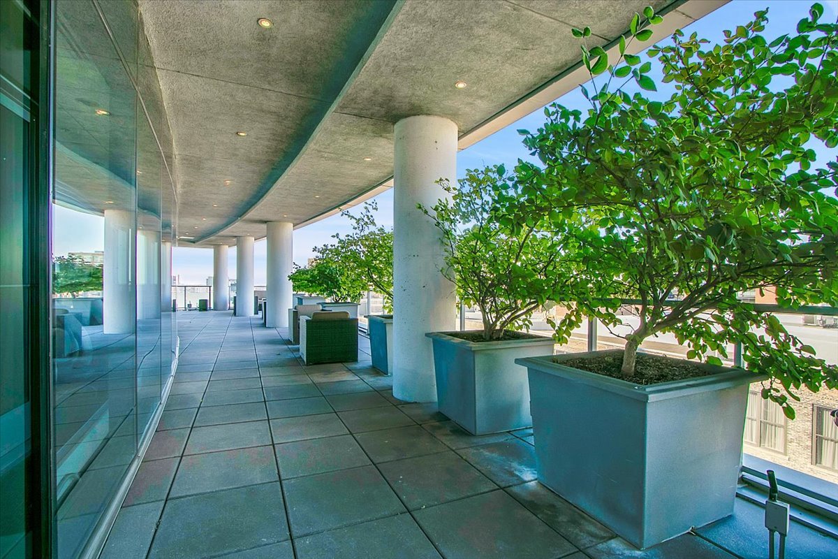 303 W Ohio Street Unit: 2009