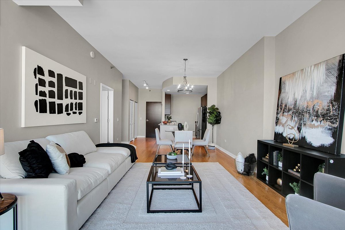 303 W Ohio Street Unit: 2009