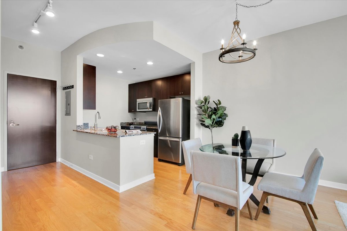 303 W Ohio Street Unit: 2009