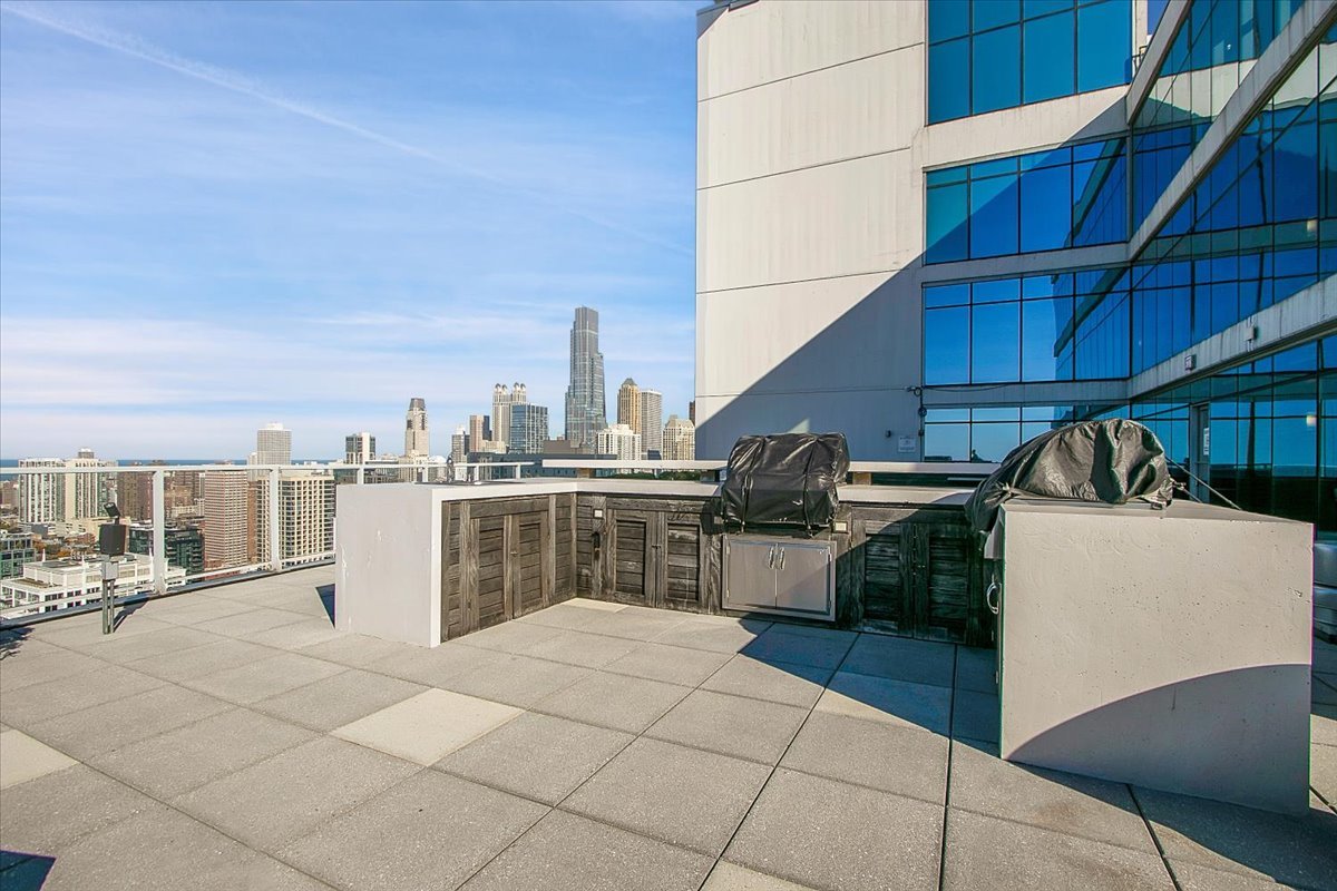 303 W Ohio Street Unit: 2009