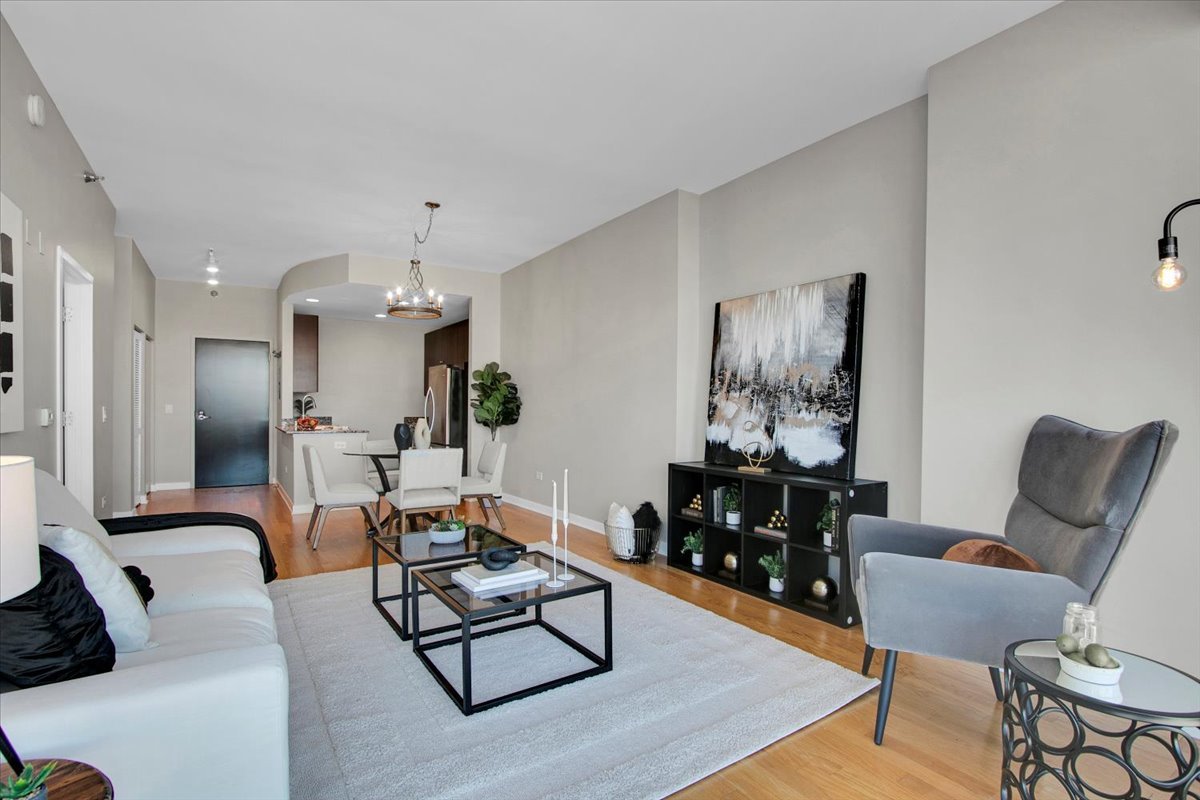 303 W Ohio Street Unit: 2009