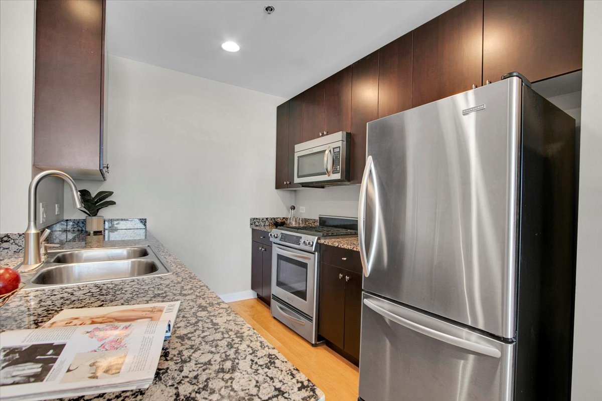 303 W Ohio Street Unit: 2009