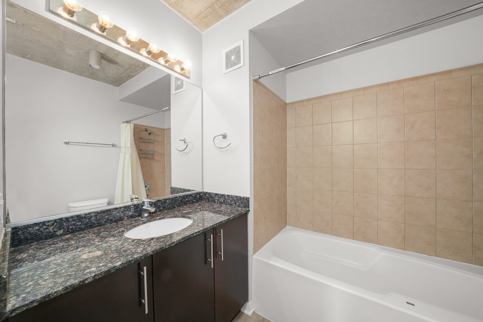 611 S Wells Street Unit: 2809