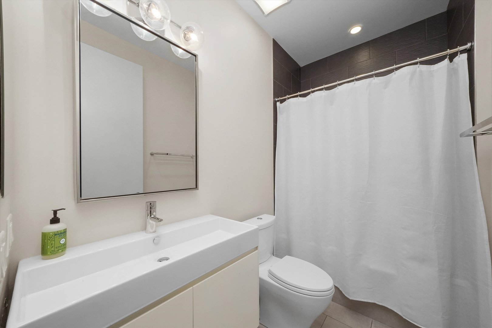 747 N Clark Street Unit: 301
