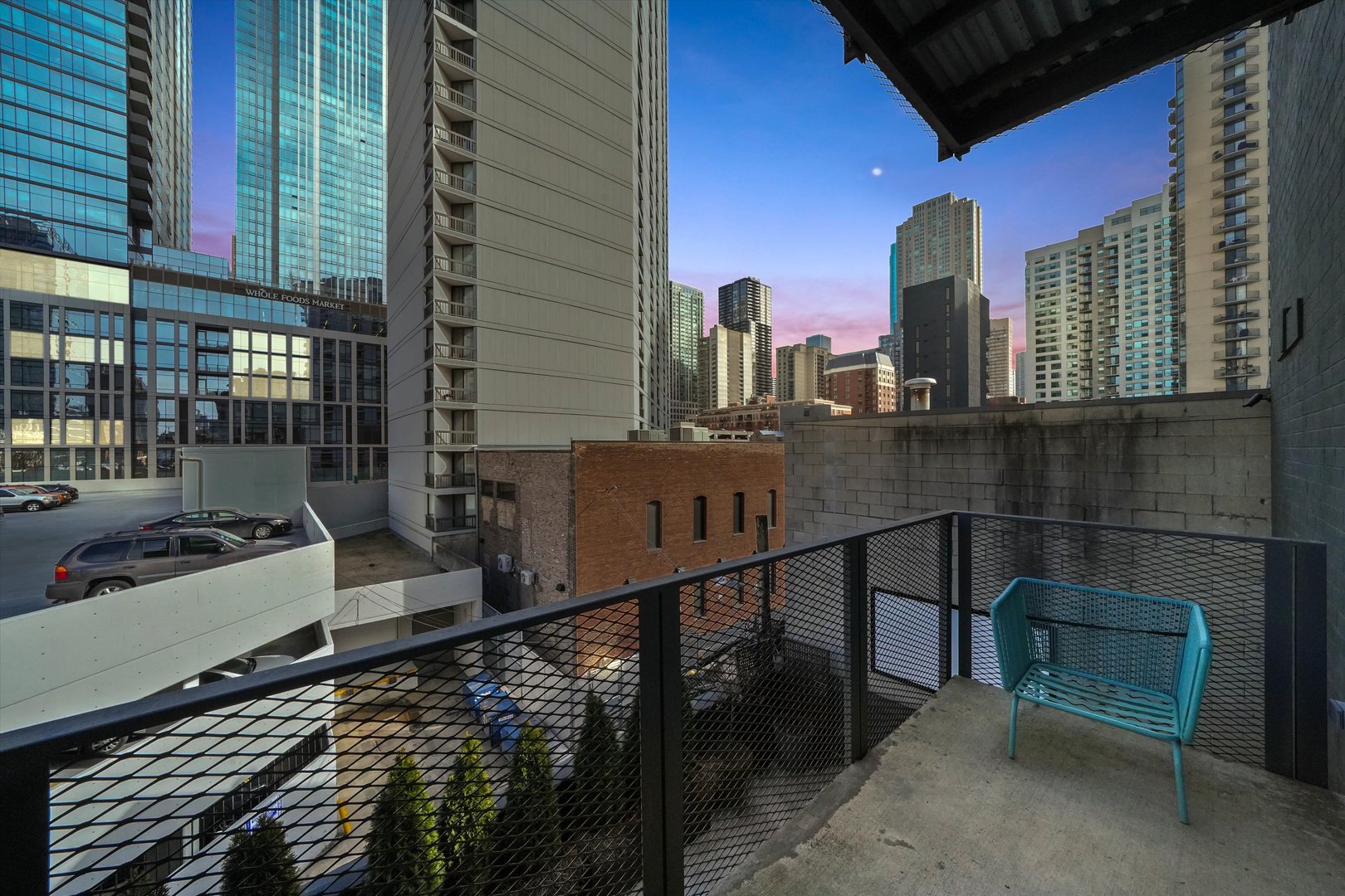 747 N Clark Street Unit: 301