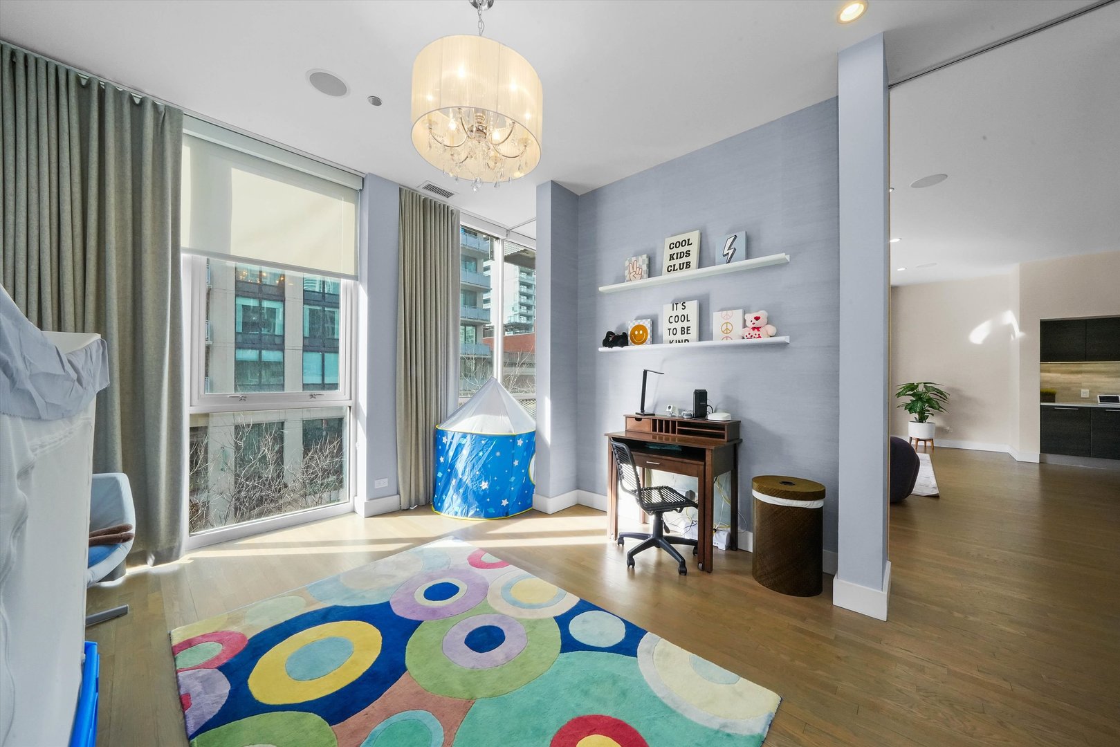 747 N Clark Street Unit: 301