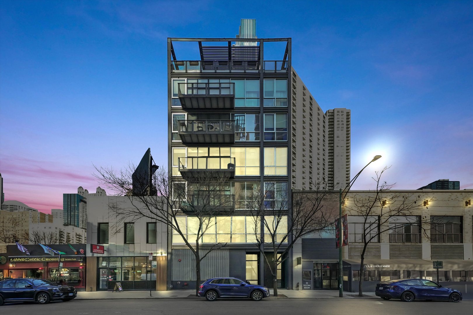 747 N Clark Street Unit: 301