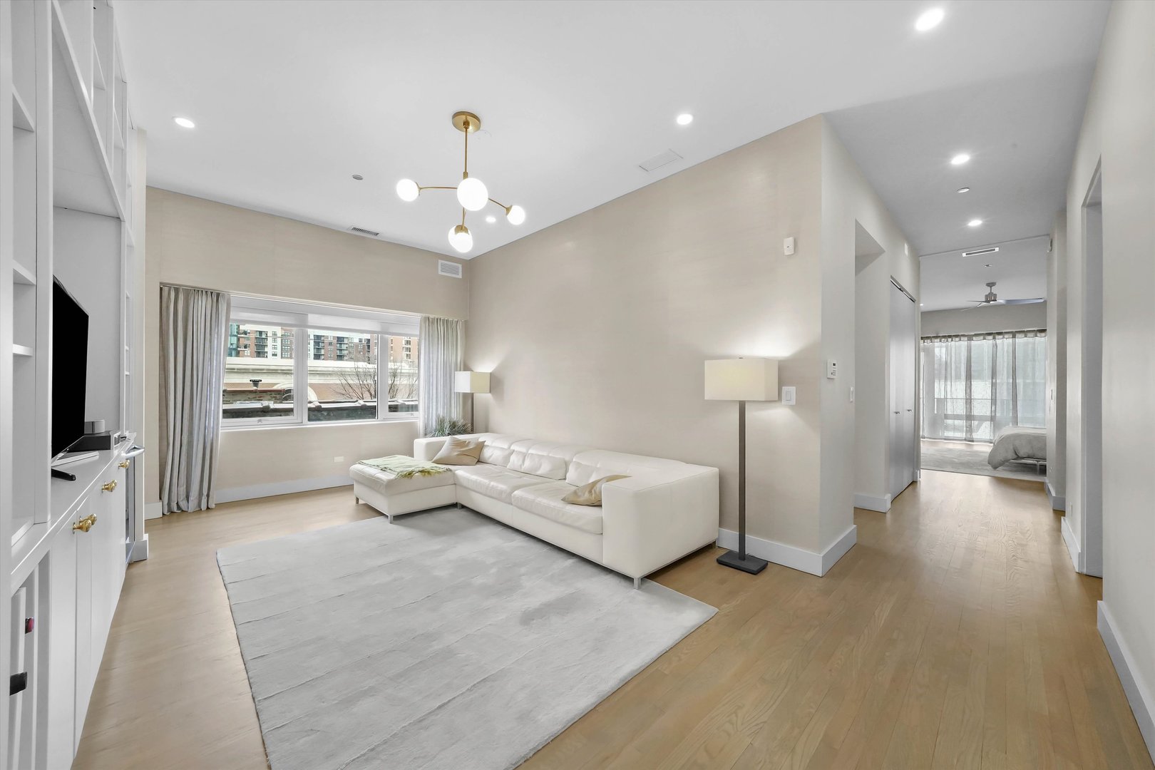 747 N Clark Street Unit: 301