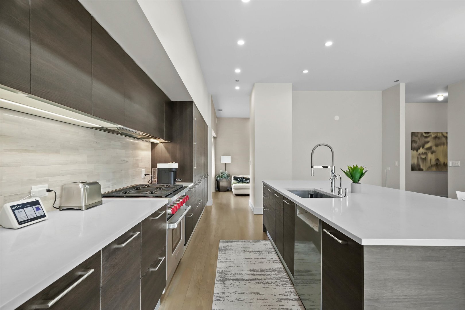 747 N Clark Street Unit: 301
