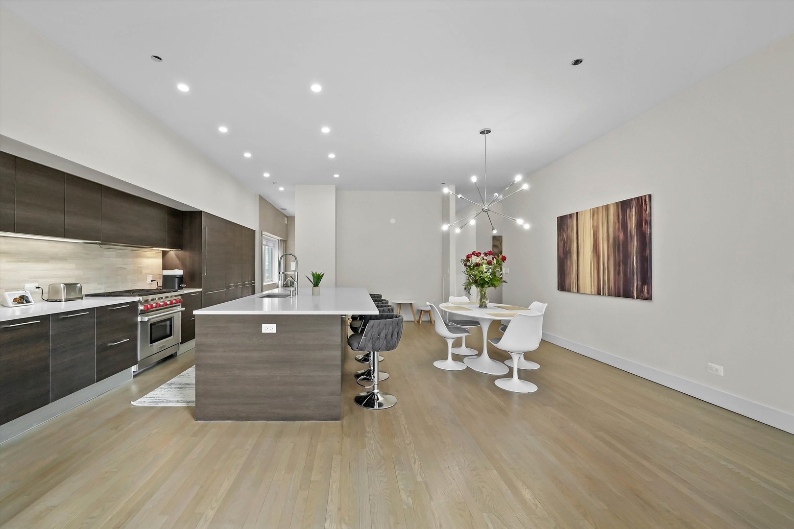 747 N Clark Street Unit: 301