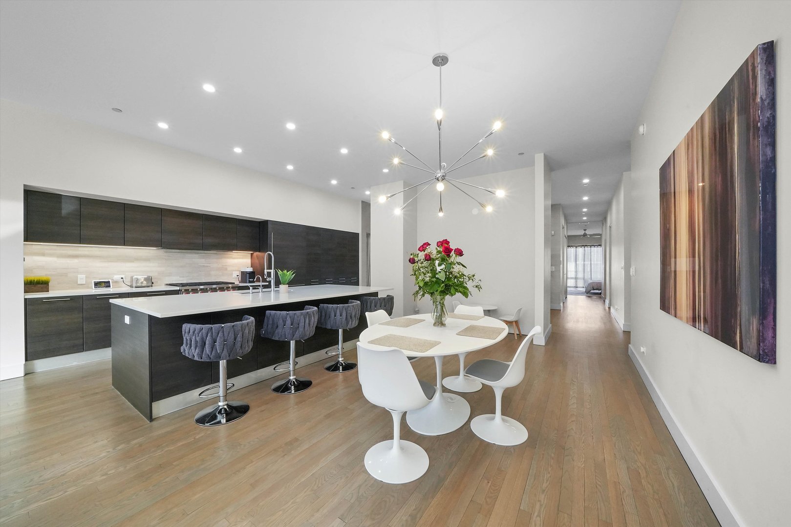 747 N Clark Street Unit: 301