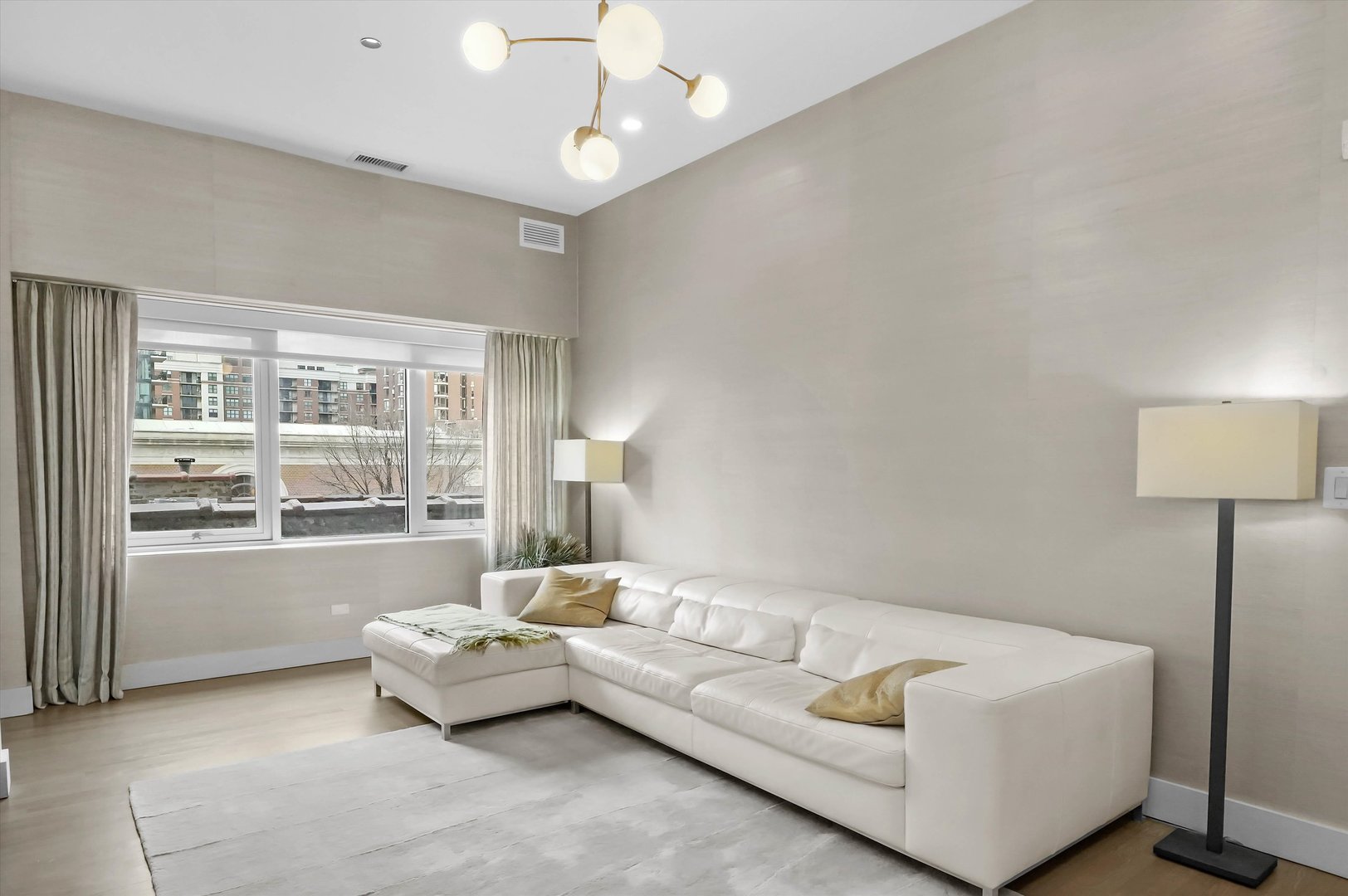 747 N Clark Street Unit: 301
