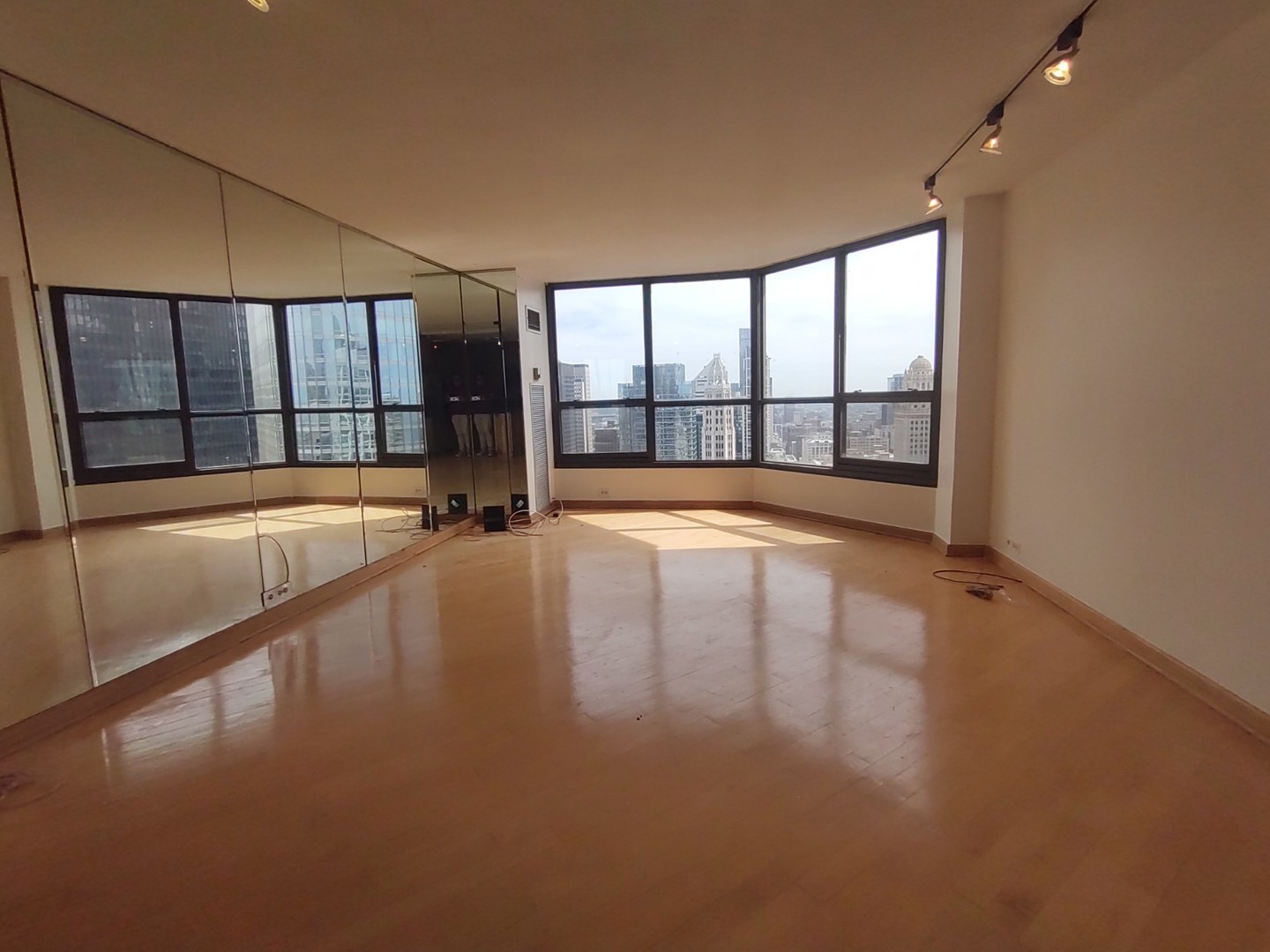 405 N WABASH Avenue Unit: 4808