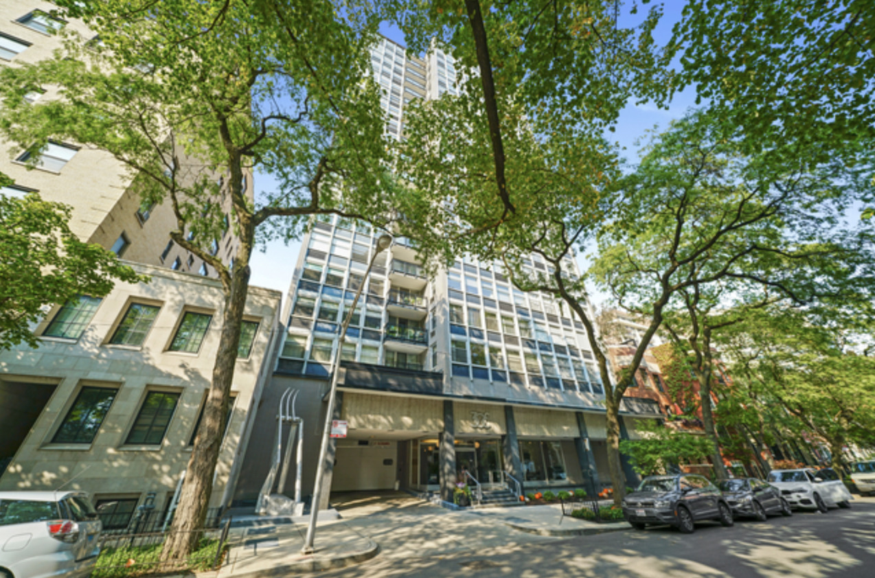 30 E Elm Street Unit: 14D