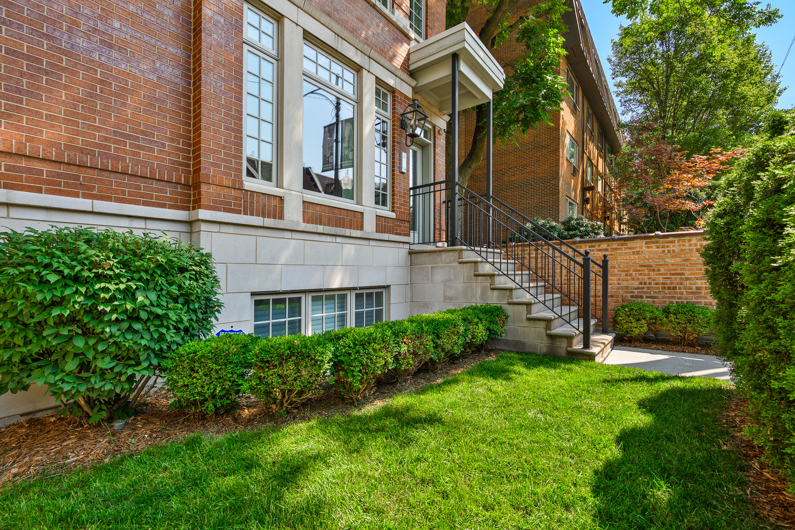 910 W Fullerton Avenue Unit: 1