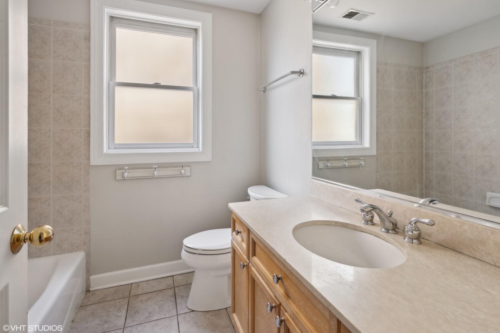 4709 N Rockwell Street Unit: 3