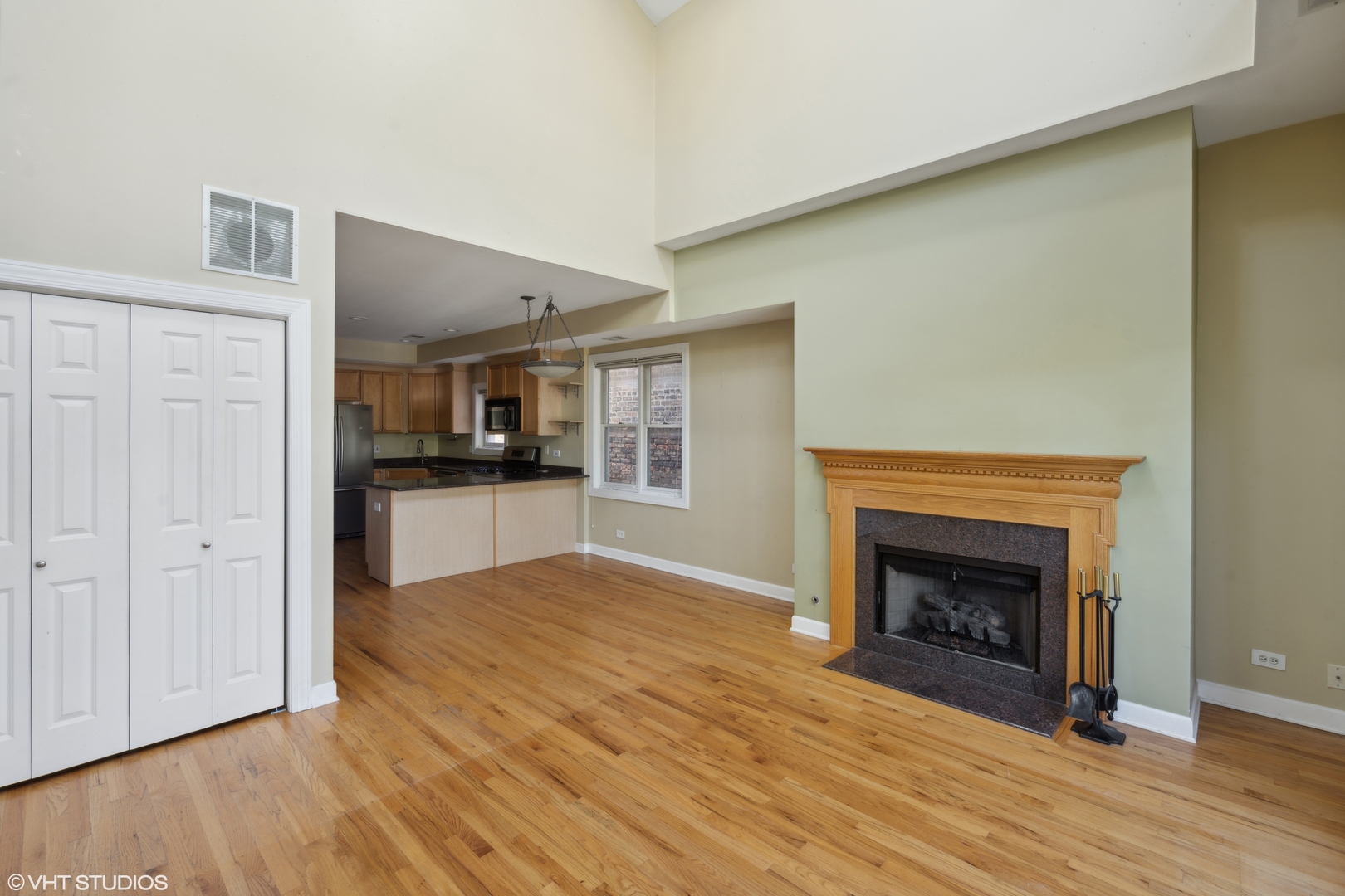 4709 N Rockwell Street Unit: 3
