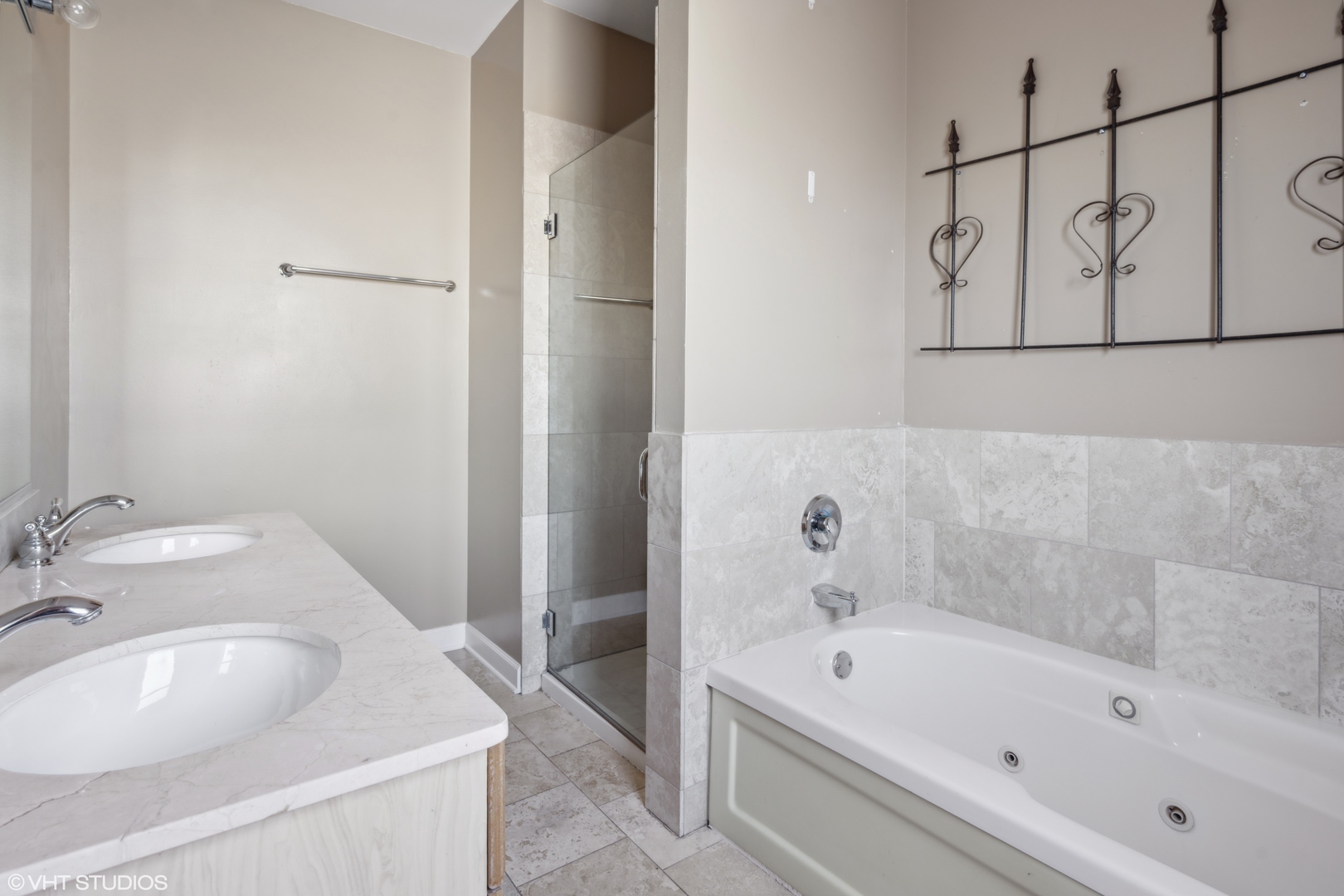 4709 N Rockwell Street Unit: 3