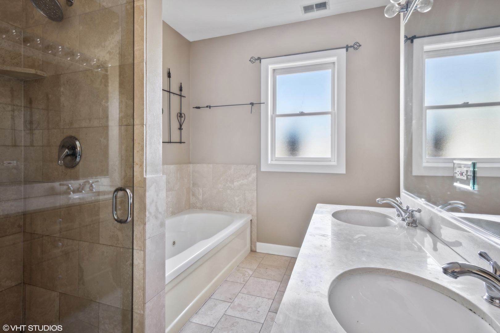 4709 N Rockwell Street Unit: 3