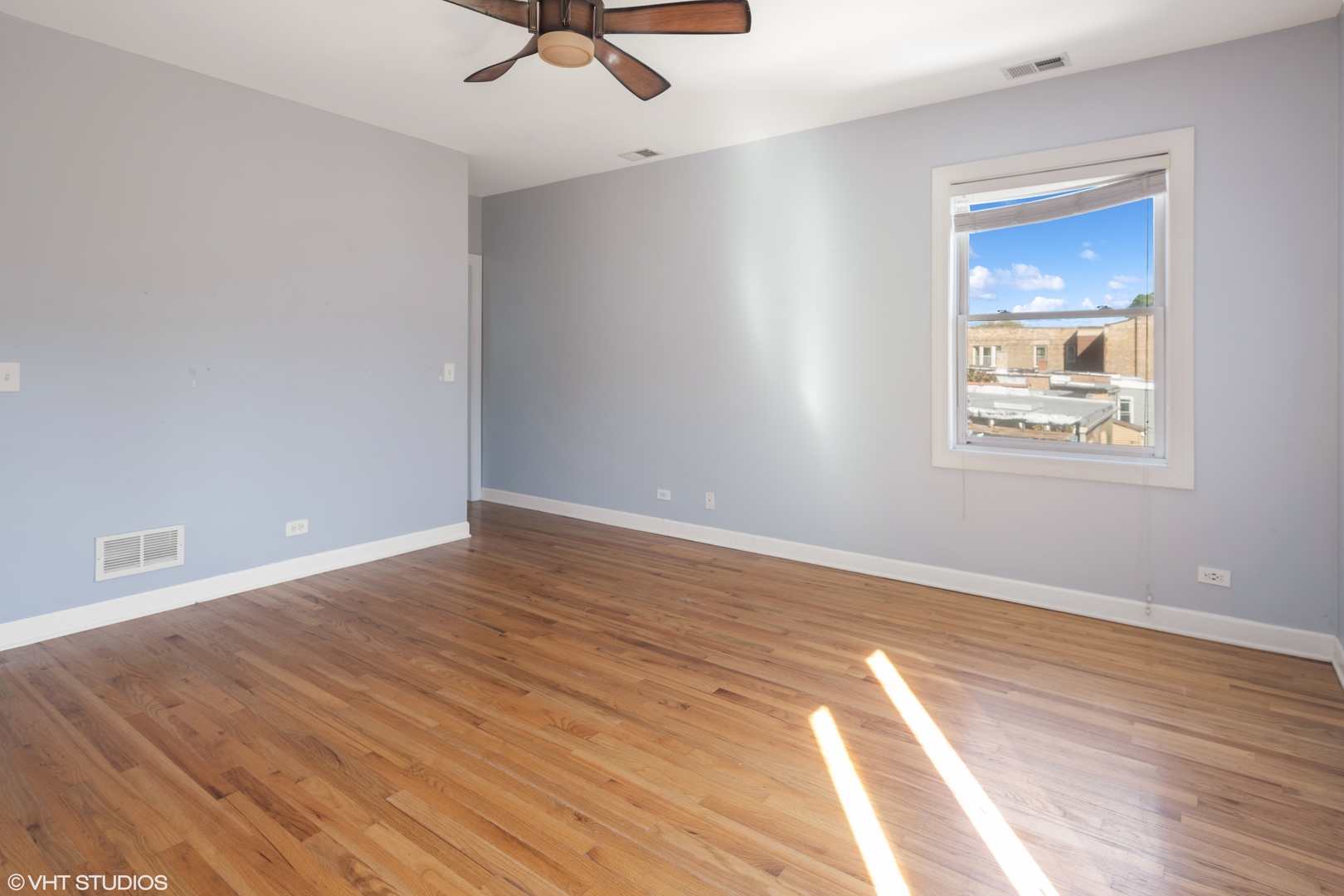 4709 N Rockwell Street Unit: 3