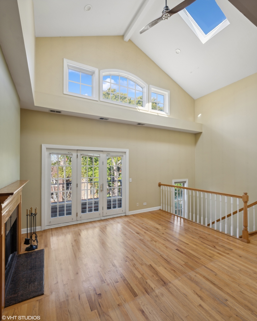 4709 N Rockwell Street Unit: 3