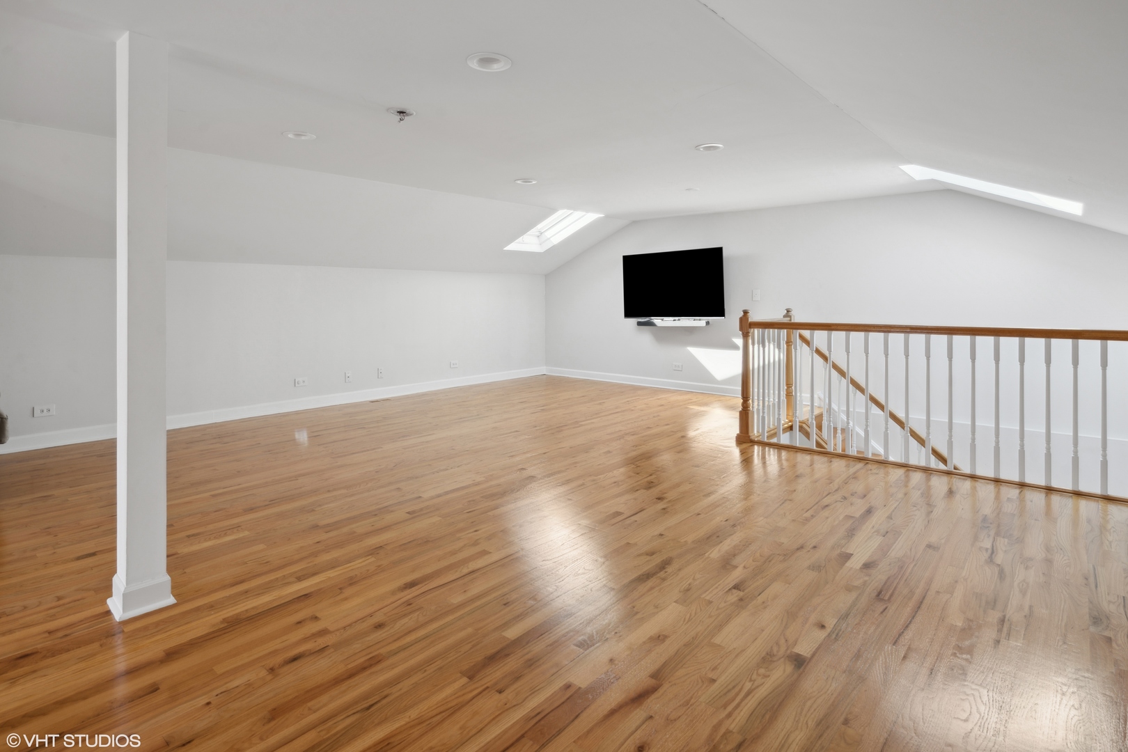 4709 N Rockwell Street Unit: 3