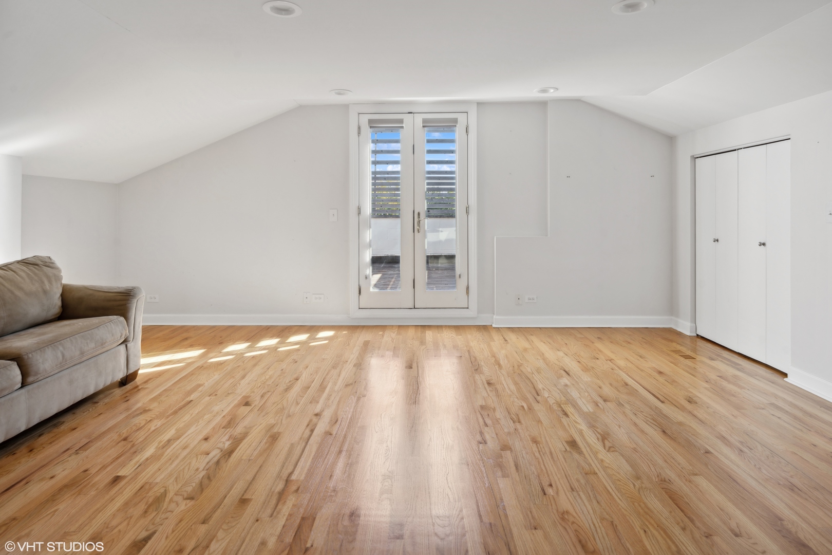 4709 N Rockwell Street Unit: 3