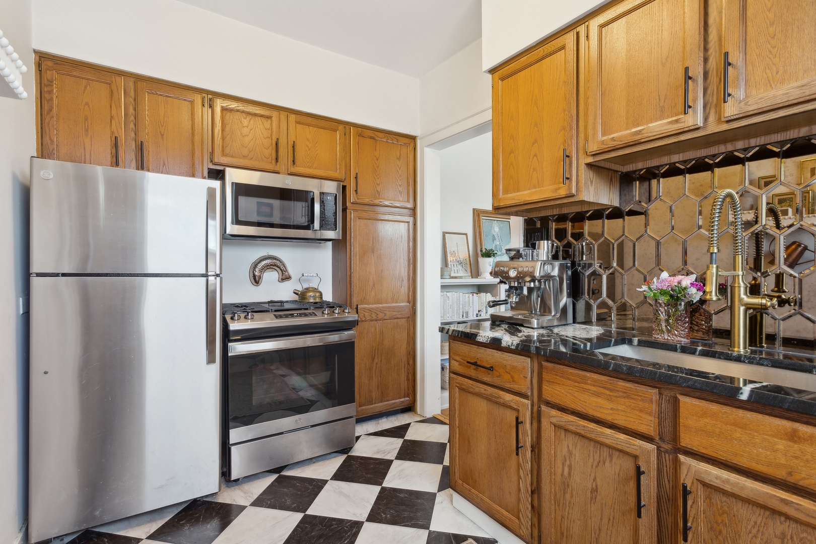 1610 Monroe Street Unit: 3E