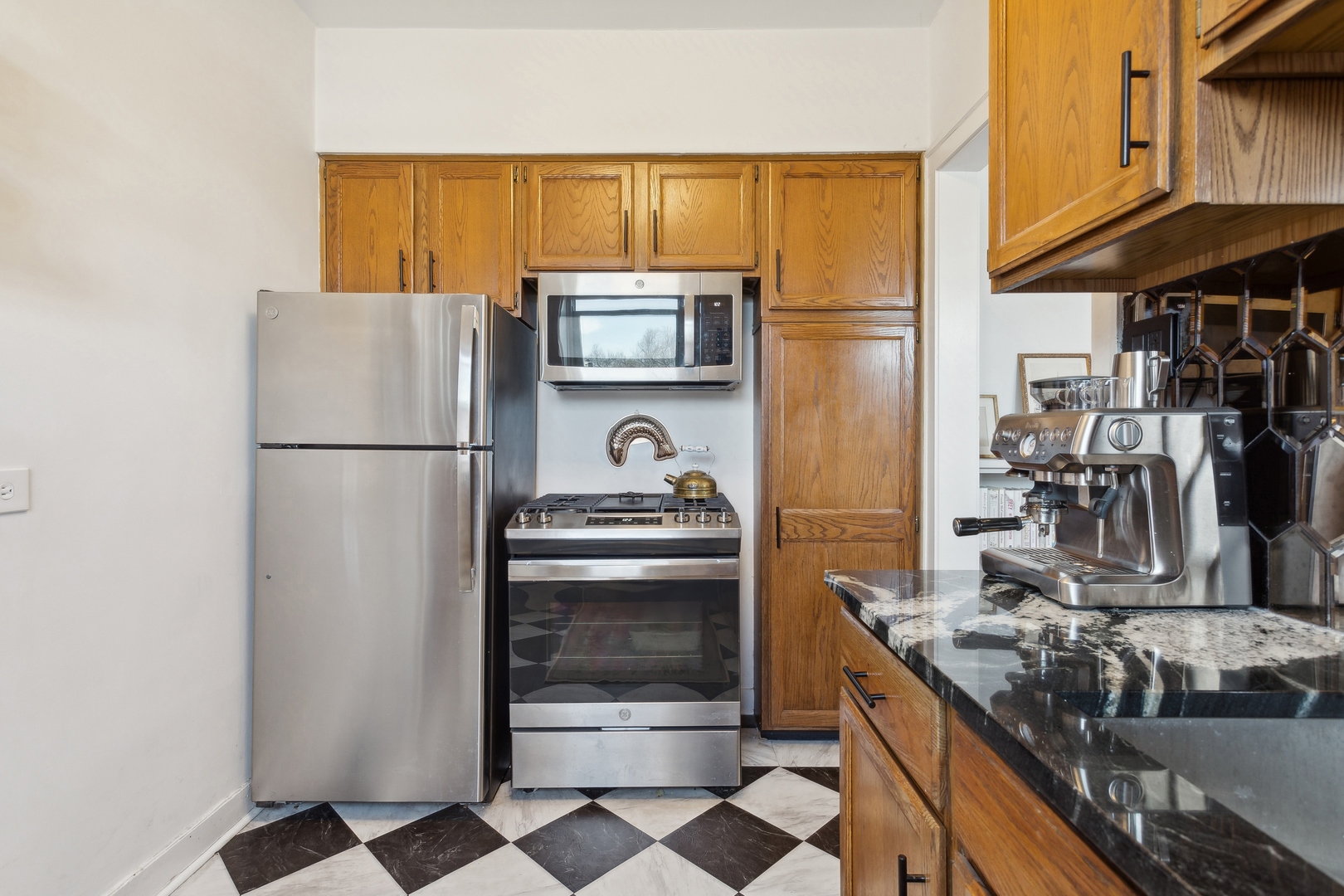 1610 Monroe Street Unit: 3E