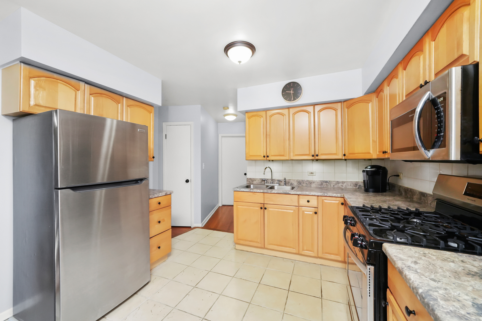 4452 W GUNNISON Street Unit: 2D