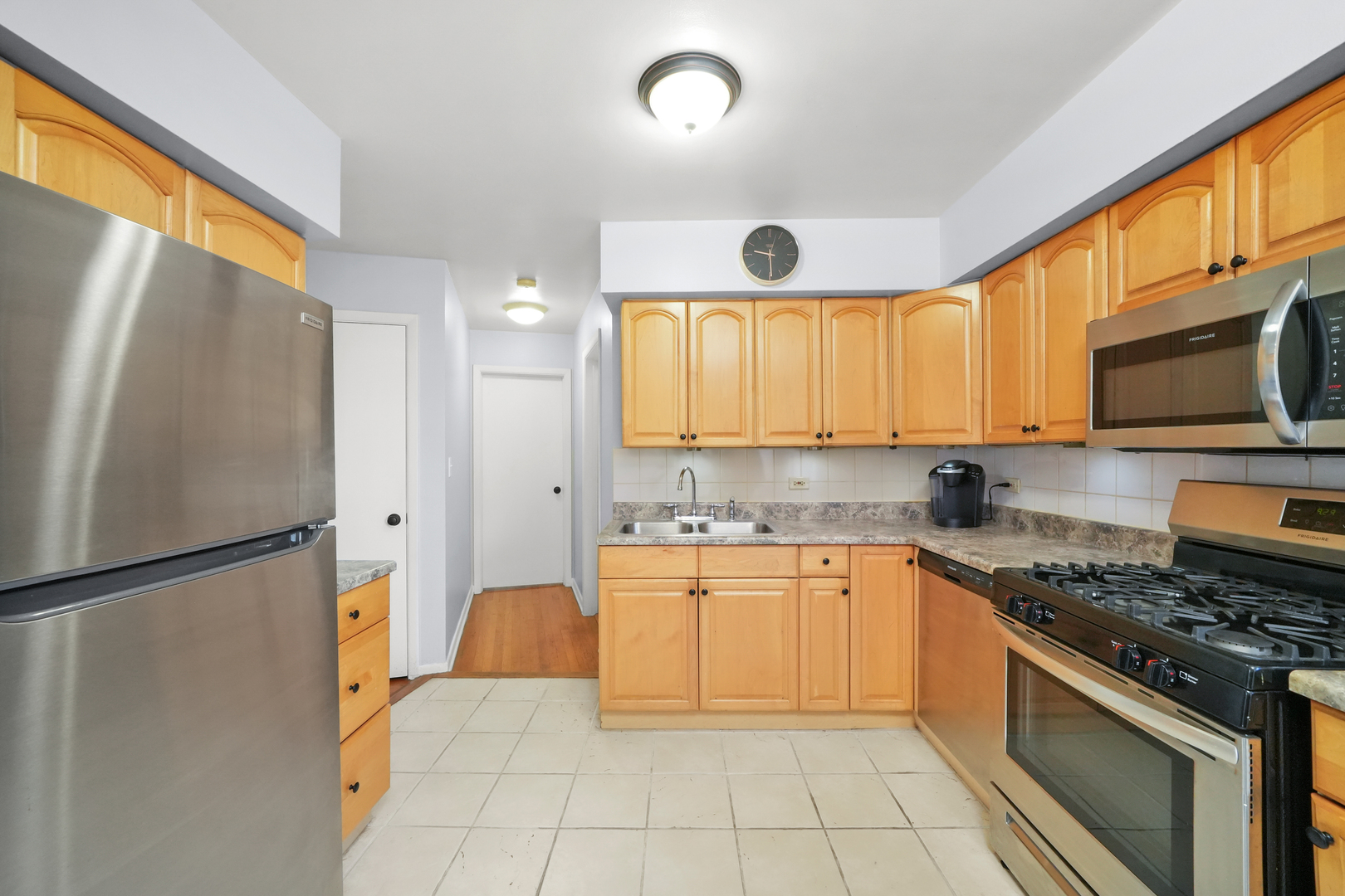 4452 W GUNNISON Street Unit: 2D