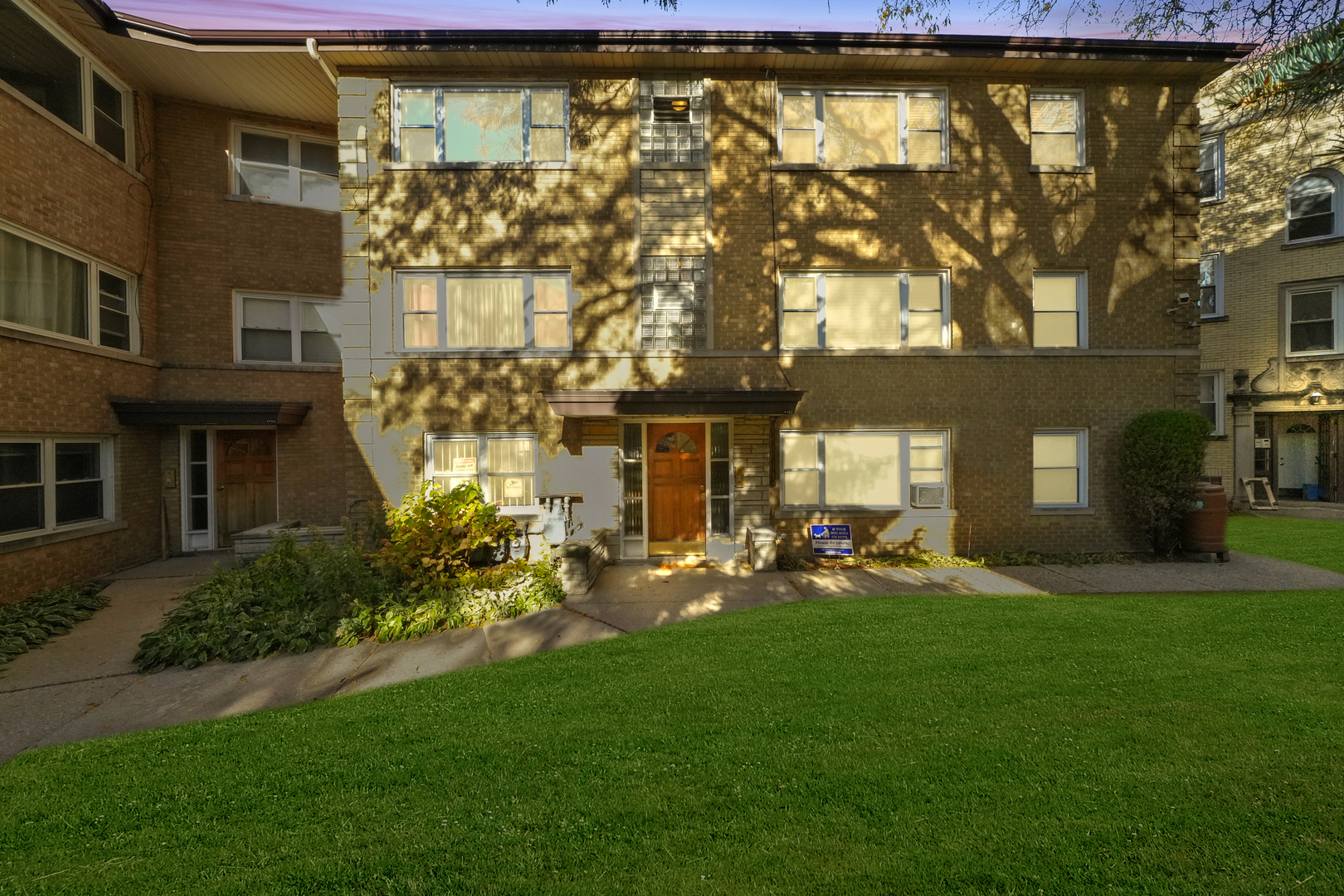 4452 W GUNNISON Street Unit: 2D