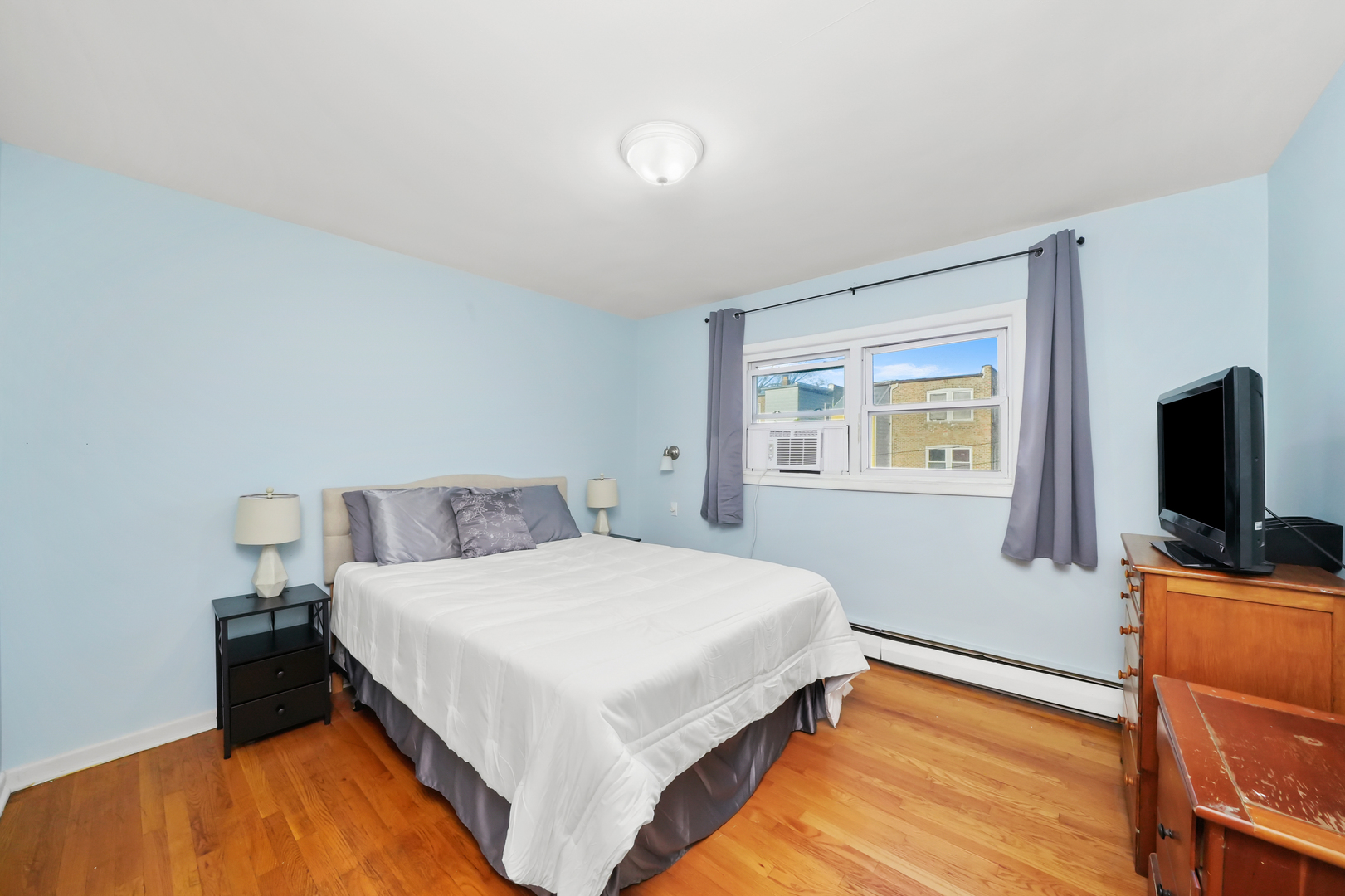 4452 W GUNNISON Street Unit: 2D