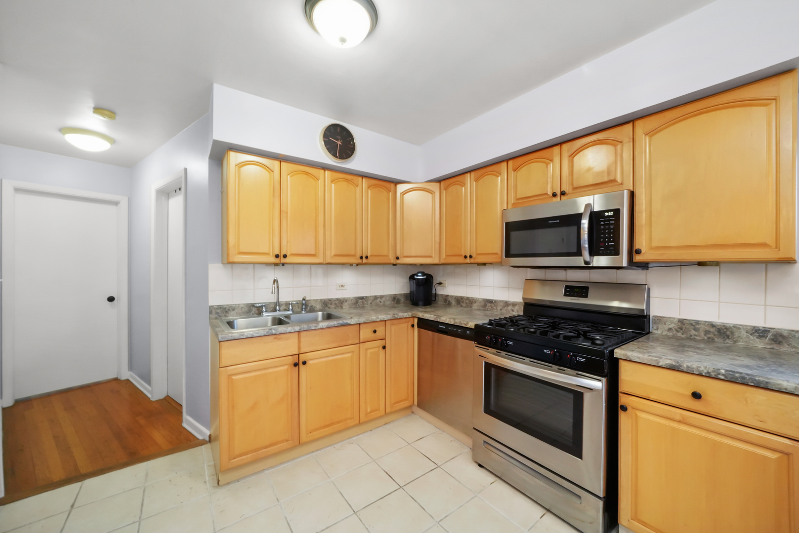 4452 W GUNNISON Street Unit: 2D