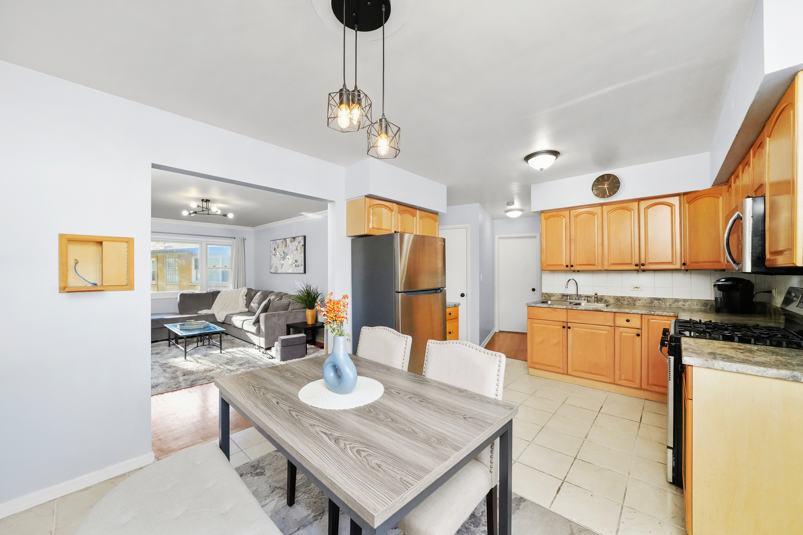 4452 W GUNNISON Street Unit: 2D