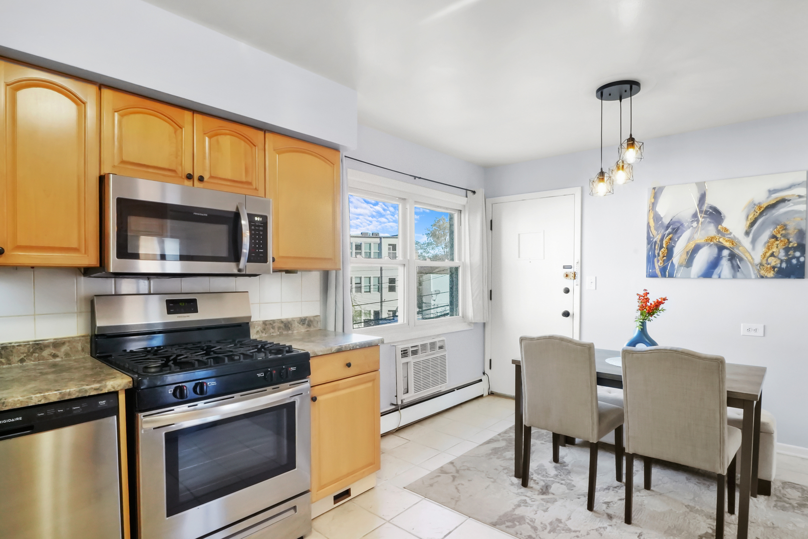 4452 W GUNNISON Street Unit: 2D