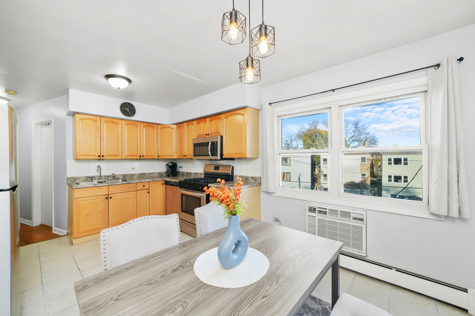 4452 W GUNNISON Street Unit: 2D