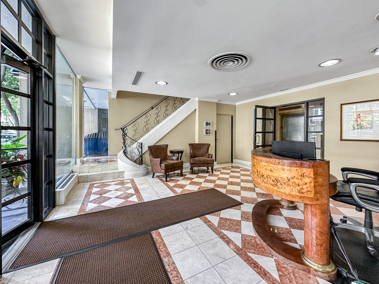 33 E Cedar Street Unit: 15H