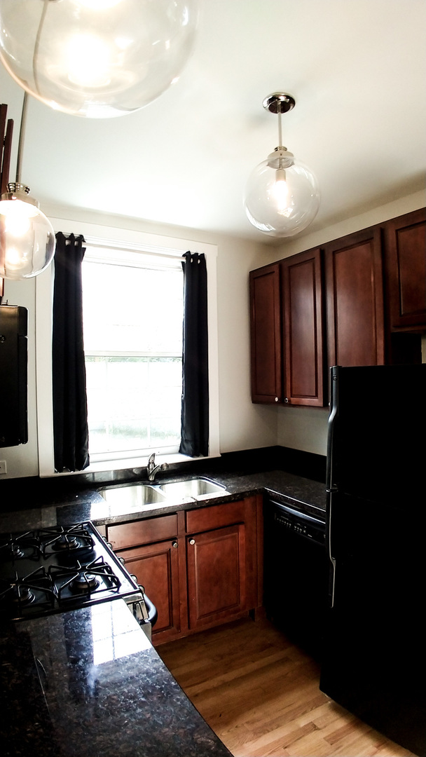 4316 N CLARENDON Avenue Unit: 1610