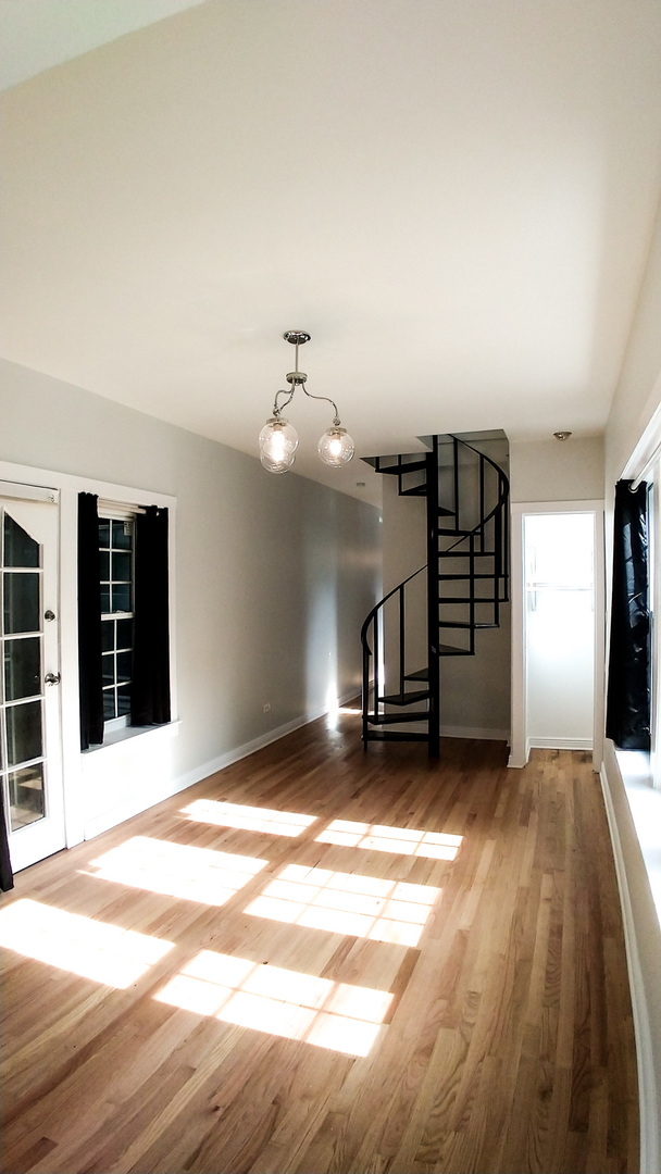 4316 N CLARENDON Avenue Unit: 1610