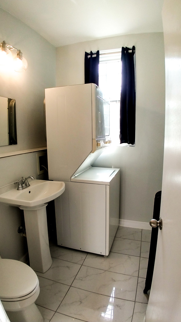 4316 N CLARENDON Avenue Unit: 1610