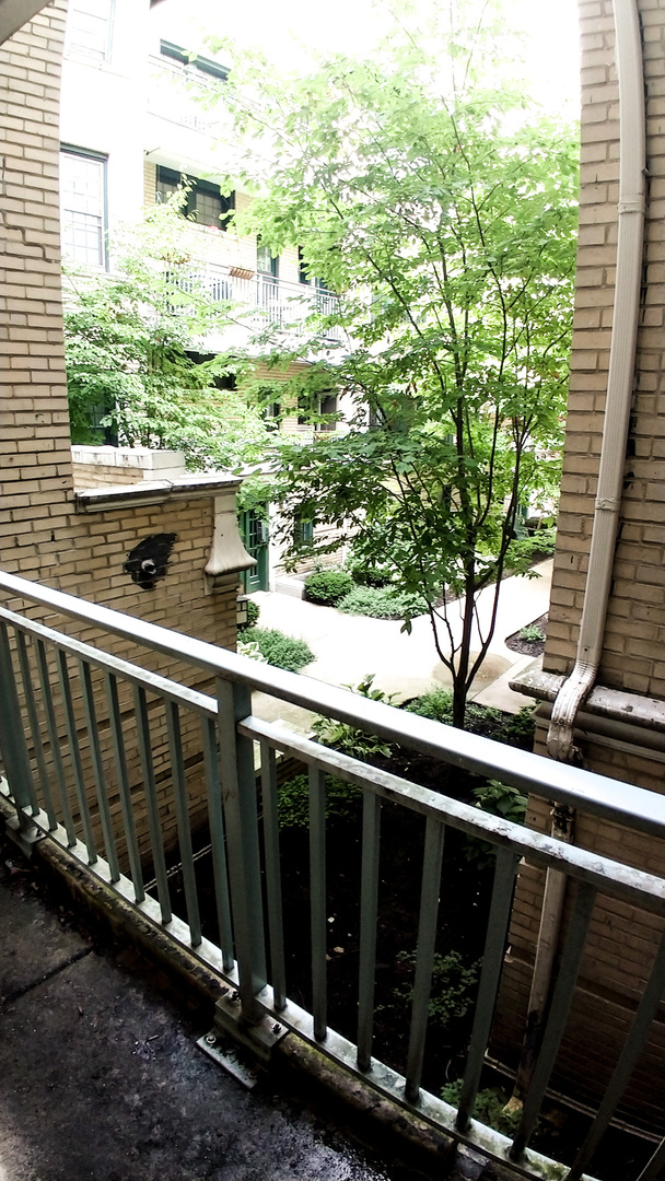 4316 N CLARENDON Avenue Unit: 1610