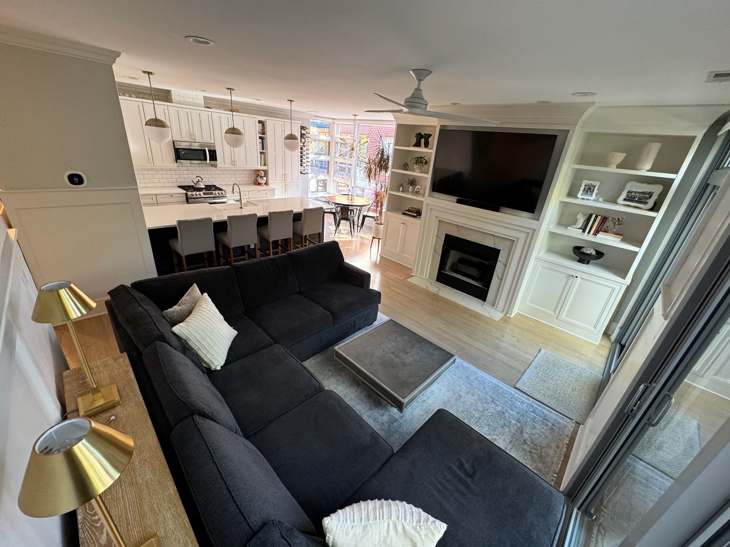 27 N Racine Avenue Unit: 421