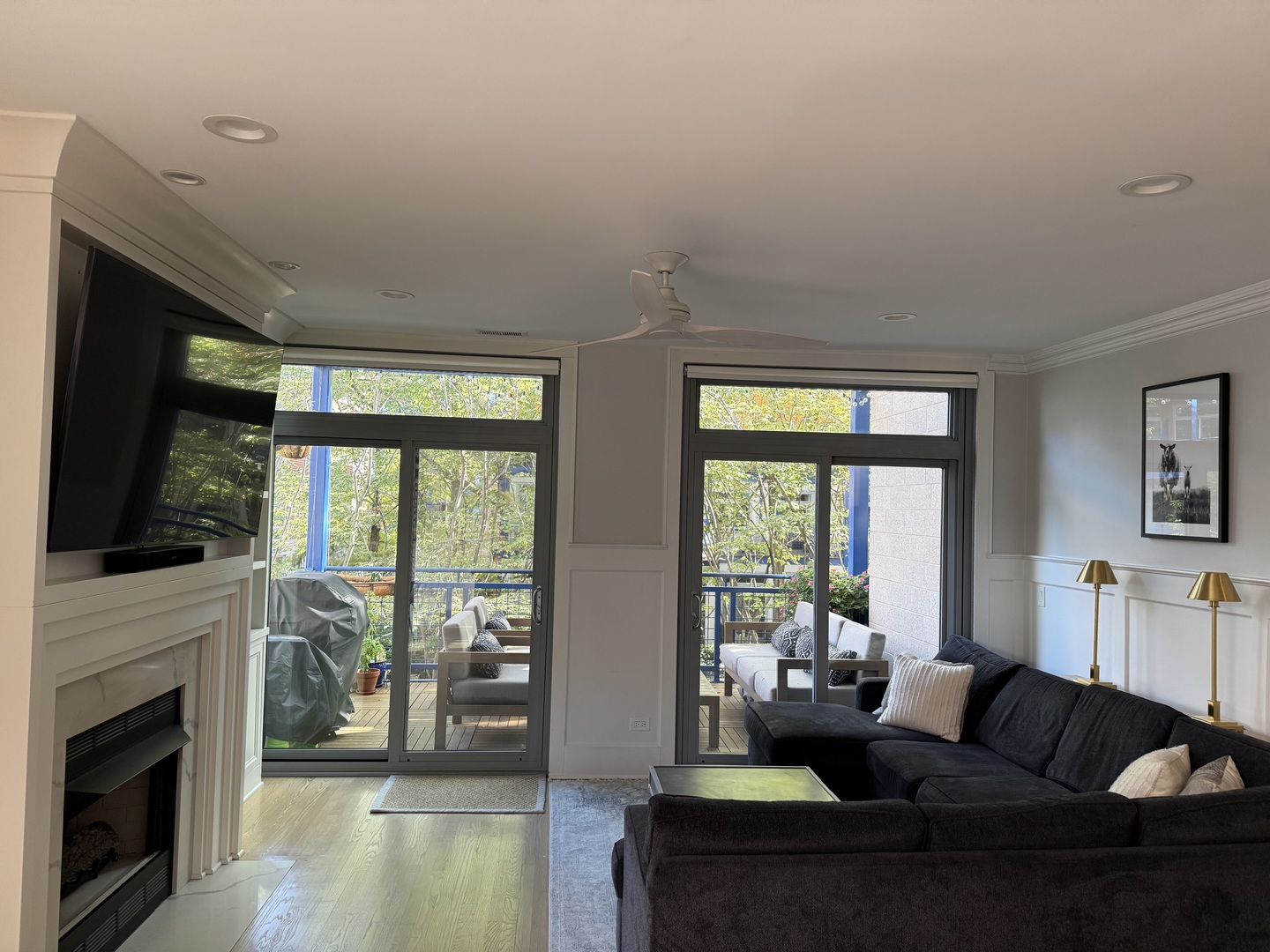 27 N Racine Avenue Unit: 421