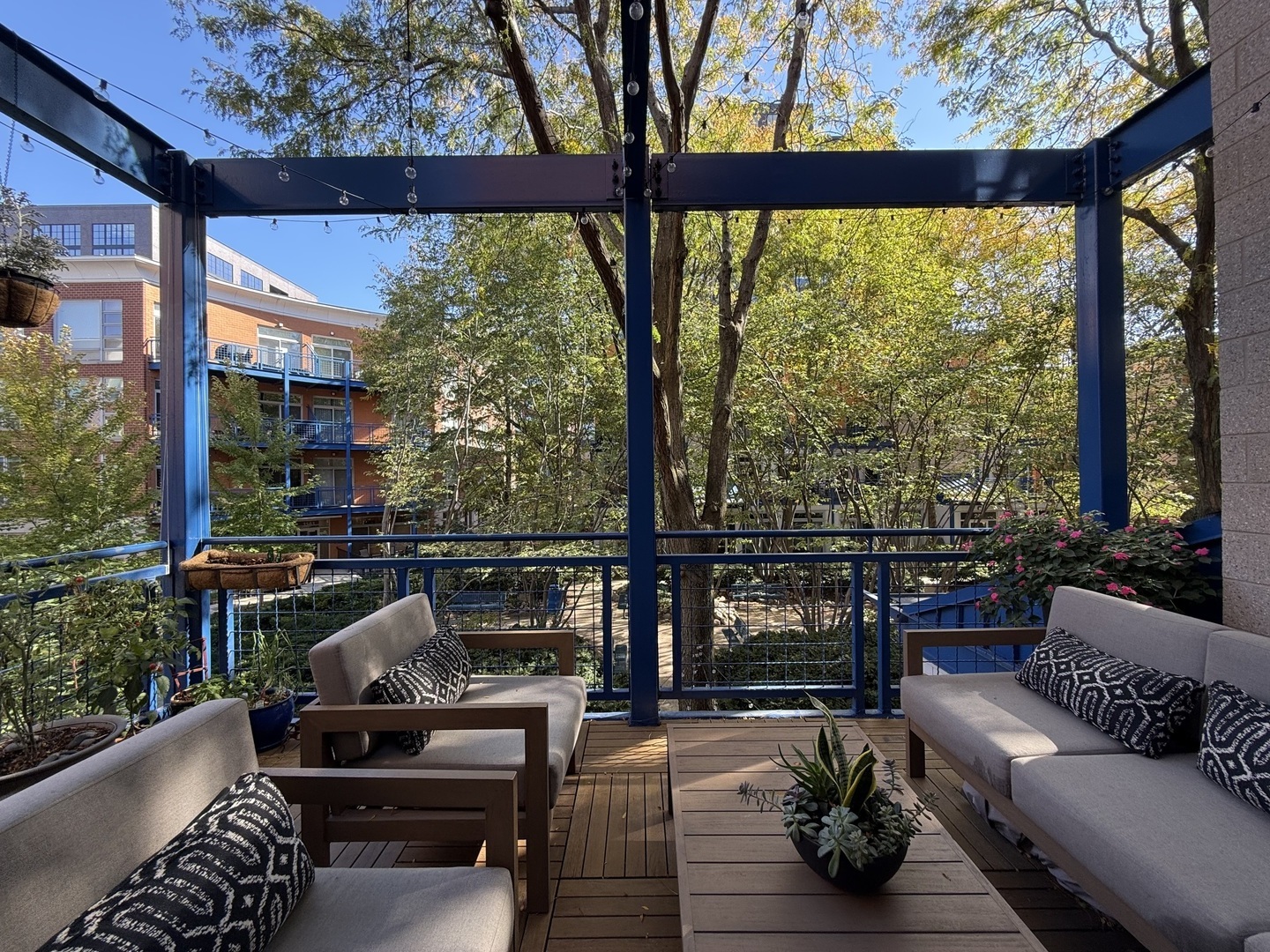 27 N Racine Avenue Unit: 421