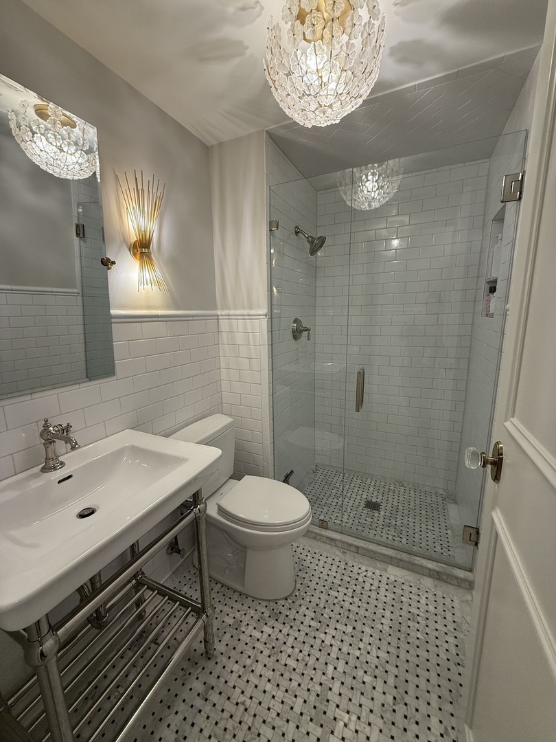 27 N Racine Avenue Unit: 421