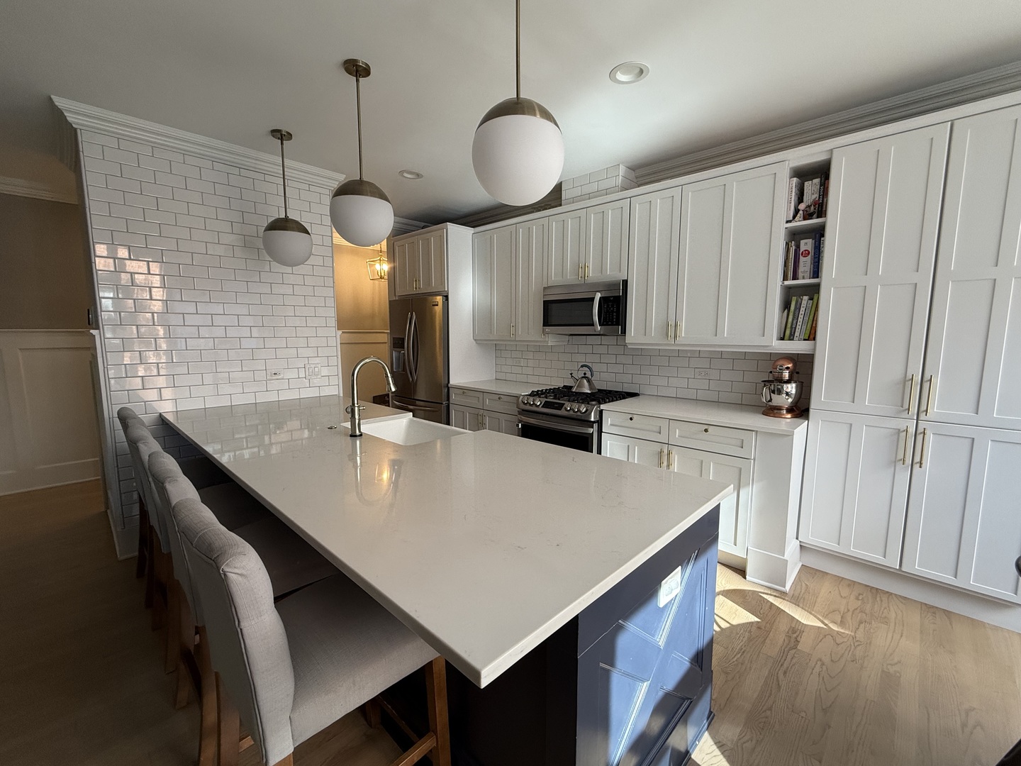 27 N Racine Avenue Unit: 421