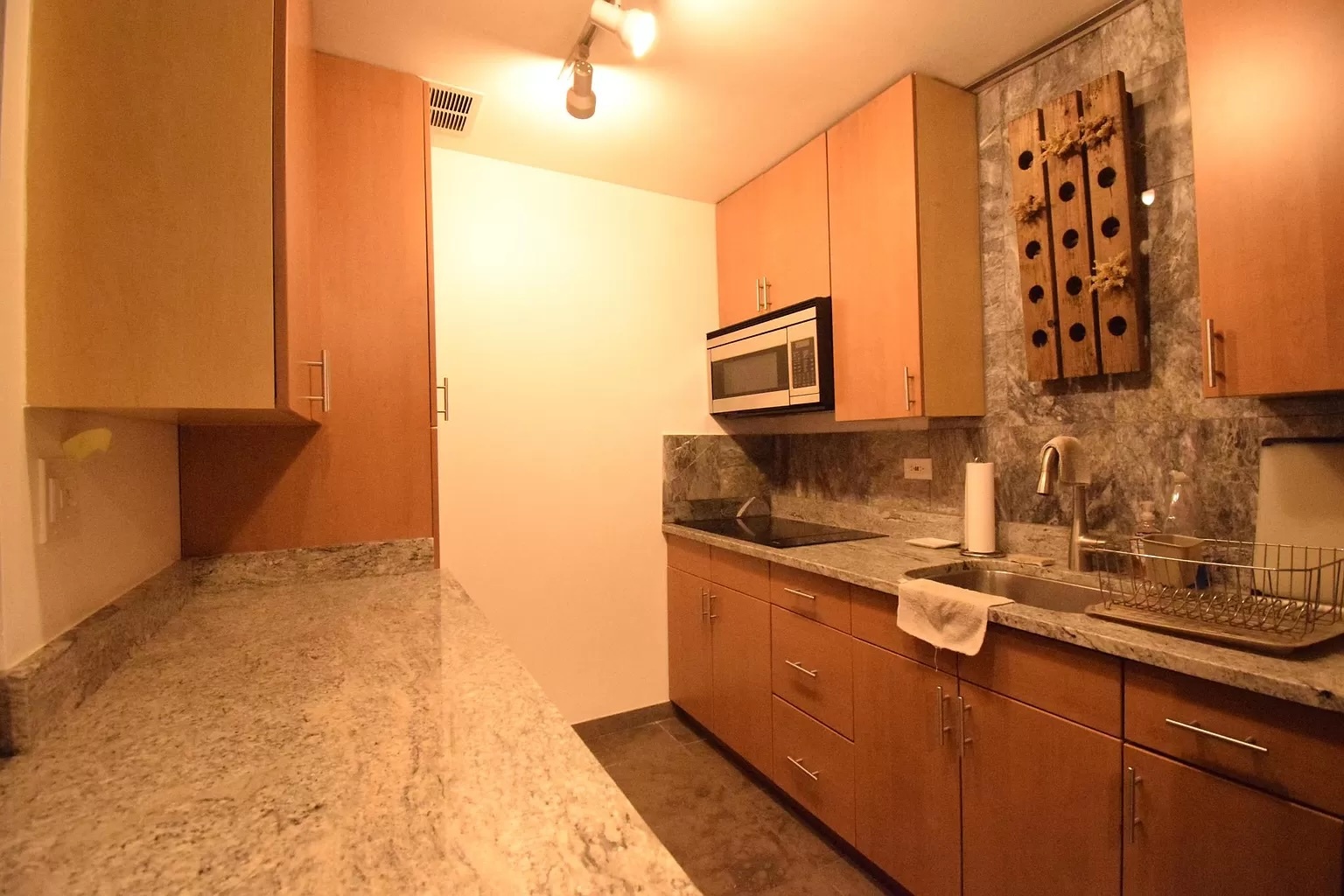 607 W Wrightwood Avenue Unit: 405